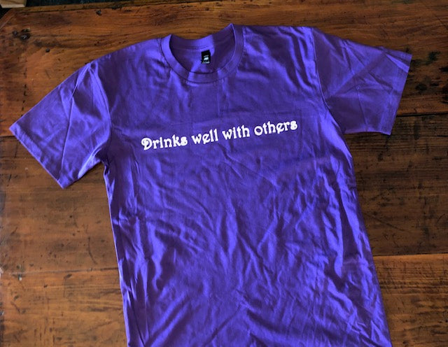 Drinks well with others Purple Size L T-Shirt